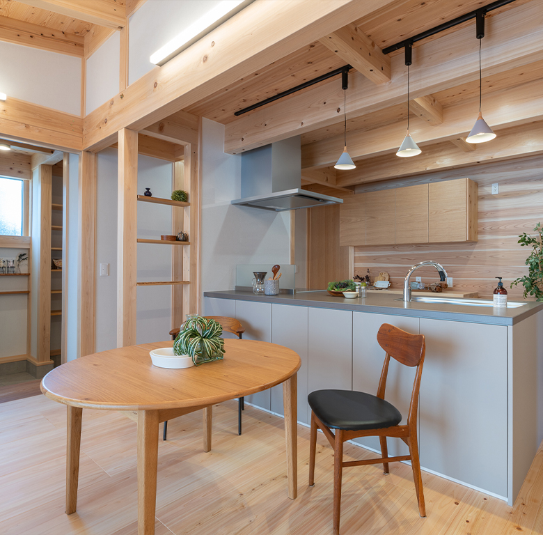 贅沢な総桧のリビング