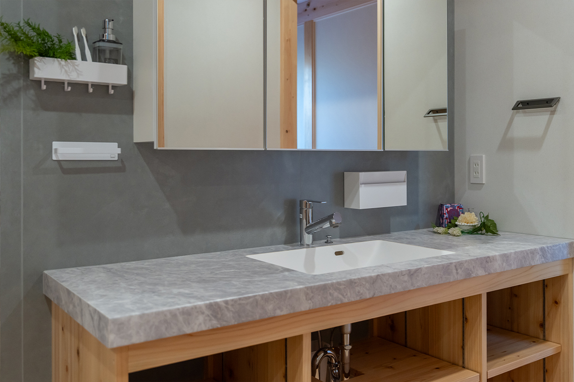 大量の靴を収納できるシューズクローク