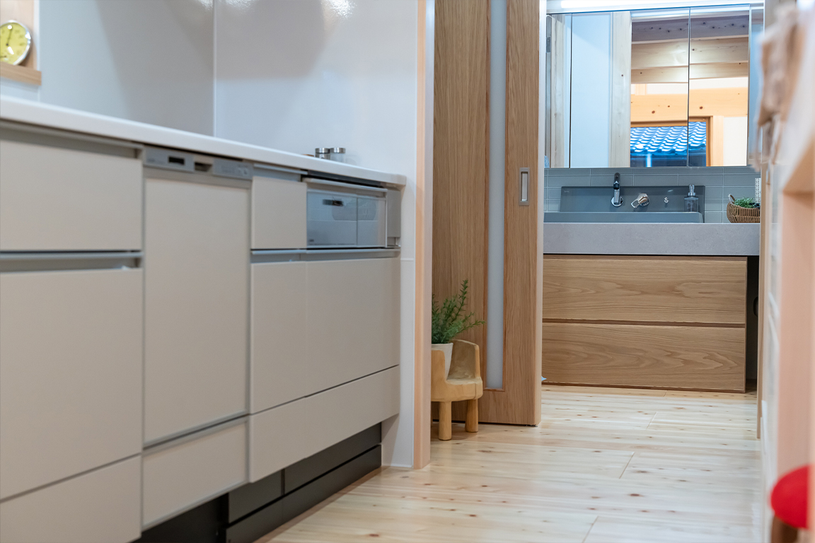 大量の靴を収納できるシューズクローク